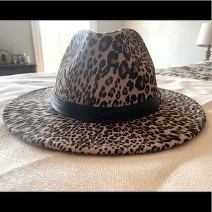 NWT wide brim hat